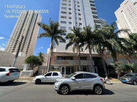 Apartamento padrão com 3 quartos, 2 banheiros e 2 vagas