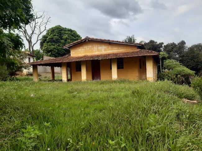 Chácara com Edificações e Pomar em Mogi Mirim