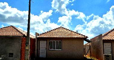 Casa 2 quartos com área construída de 46 m² e terreno de 160 m²