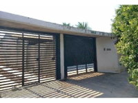 Casa multifamiliar com 2 unidades, 331,47m² construídos, ocupada