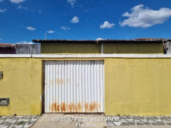 Casa residencial com 2 quartos, 1 banheiro e 128m² de terreno