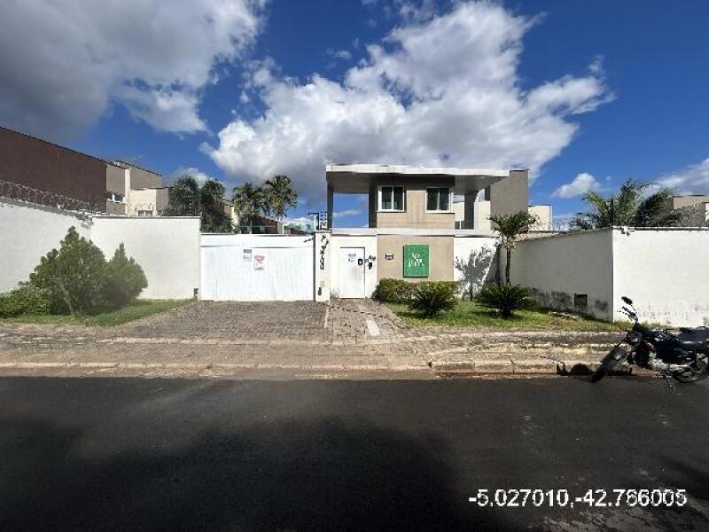 Casa com 4 Quartos e 4 Banheiros em Teresina