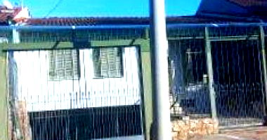 Casa Padrão com 3 Quartos e 2 Banheiros em Porto Alegre