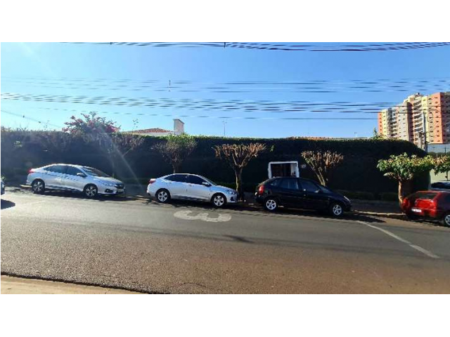 Casa com Piscina, Quadra e Sala de Jogos em Jaú/SP