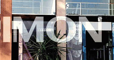 Sala comercial com 2 banheiros, mezanino e 300m² construída