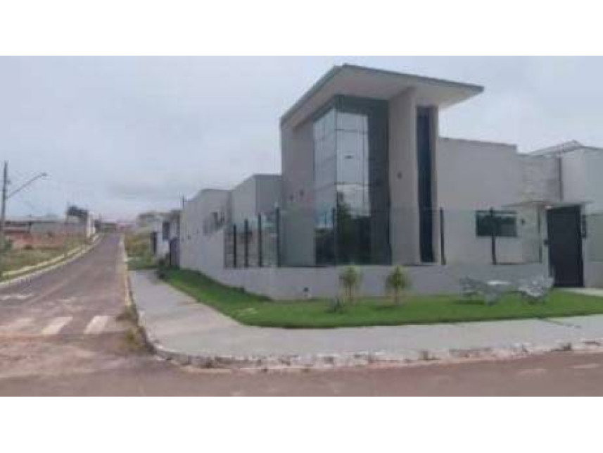 Casa ocupada com 319 m² e 1 vaga