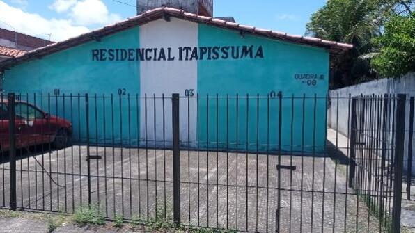 Casa com 2 quartos, 2 banheiros, 50m² área privativa, 1 vaga
