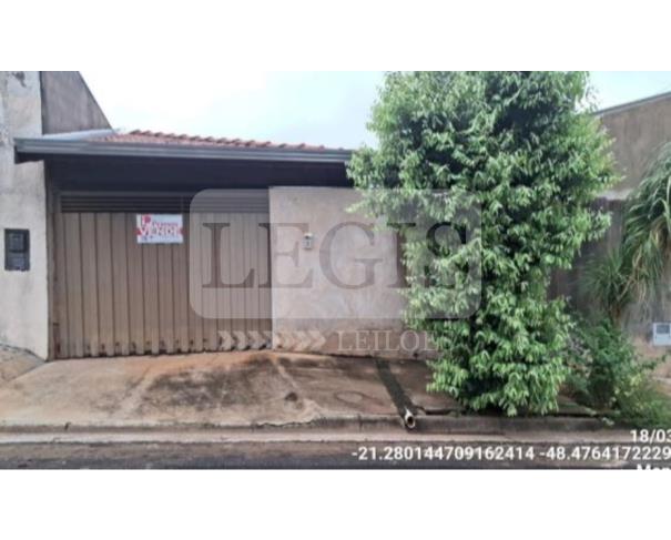 Casa térrea com 162m² de área construída, 1 quarto e 1 banheiro, ocupada