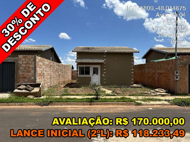 Casa 2 quartos, 48m² construída, terreno 200m², com área de serviço e sala