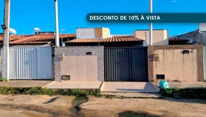 Casa em Feira de Santana com 68m²