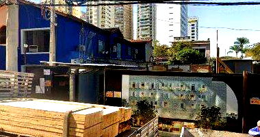 Imóvel Comercial com 2 banheiros, 2 vagas e 218m² construídos