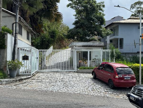 Terreno com 414,98m² em Niterói