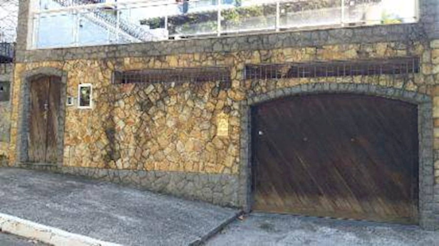 Casa com 3 quartos, 2 banheiros e 1 vaga de garagem