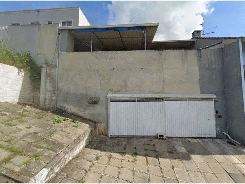 Casa no Condomínio Silva com 3 Quartos e 2 Banheiros