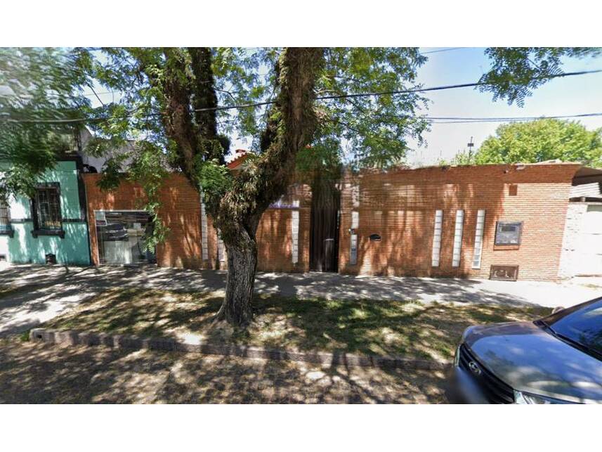 Casa padrão ocupada com 217m² construídos em 539m² de terreno