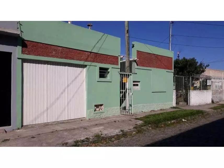 Casa em leilão com 2 quartos e 1 vaga