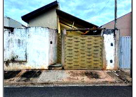 Casa com 55m² privativos, 200m² terreno, 1 banheiro, 2 quartos