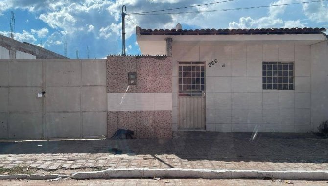 Casa com 2 quartos e 1 banheiro, 136 m², ocupada