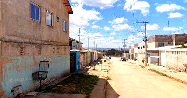 Casa com 2 quartos, varanda, área de serviço e 150m² construída