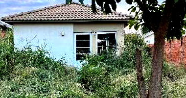 Casa com 2 quartos, 2 vagas e 45,47m² construída, desocupada