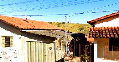 Casa com Terreno em Elói Mendes - Oportunidade Imperdível!