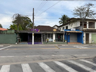 Imóvel misto com prédio residencial e comercial em terreno de 490 m²