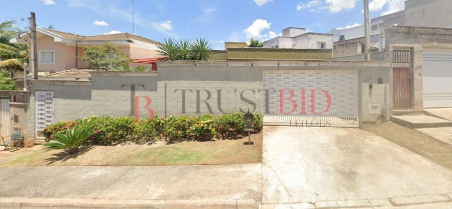 Casa em Vila Brandina, Campinas - 3.365m² de Terreno
