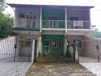 Casa com 2 quartos, 2 banheiros e área de serviço