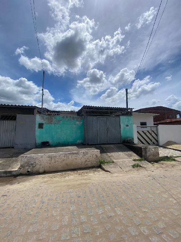 Casa com 3 quartos em Santa Rita/PB