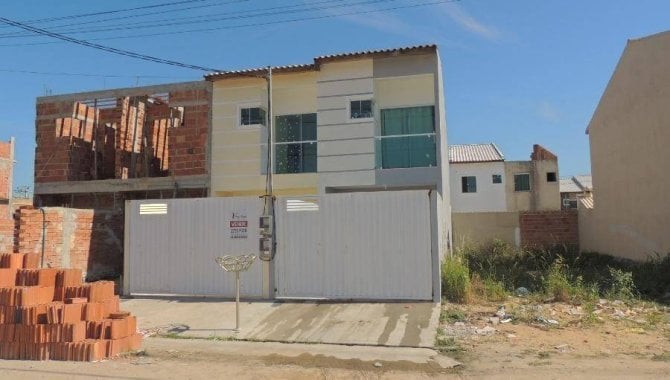 Casa em Condomínio com 2 Quartos e 3 Banheiros