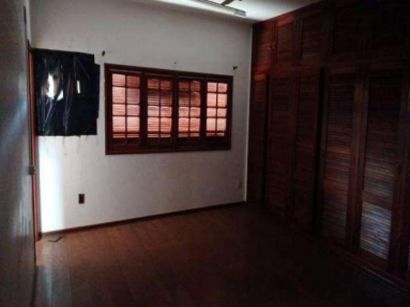 Casa 4 dormitórios, 3 banheiros, 254m² construídos em Orlândia/SP