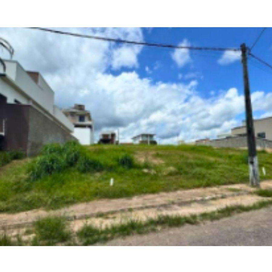 Terrenos Urbanos desocupados com área total de 823,16 m²