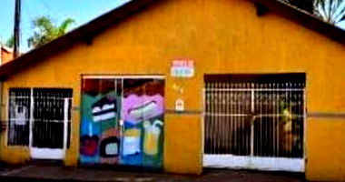 Imóvel Misto com 2 Casas, 2 Quitinetes e Salão Comercial