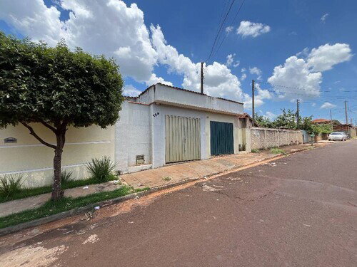 Casa com 2 Quartos e 1 Banheiro em Jardinópolis/SP