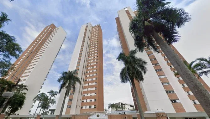 Apartamento de 260 m² com 4 vagas e depósito