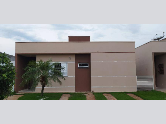 Casa ocupada com 52,4 m² em condomínio