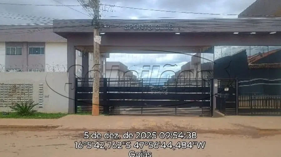 Apartamento com 2 quartos, varanda e 1 vaga de garagem