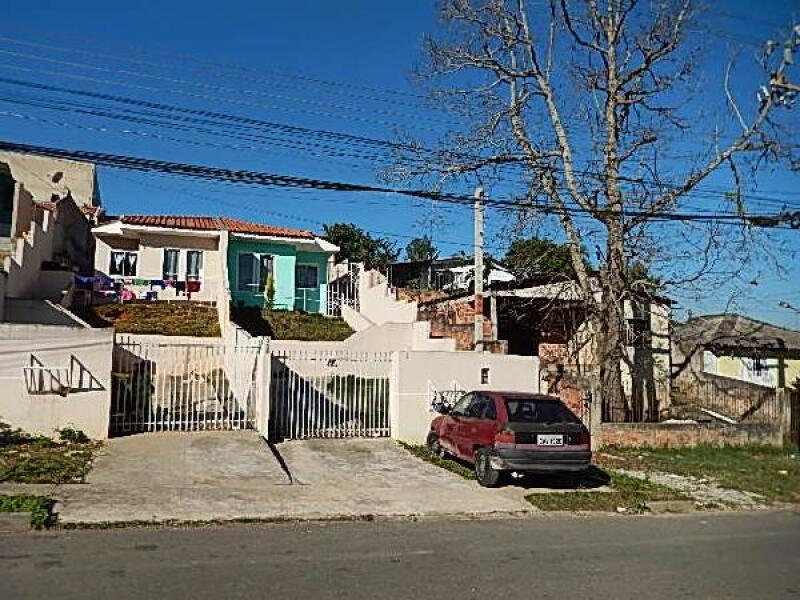 Casa com 2 quartos, 1 banheiro e vaga de garagem