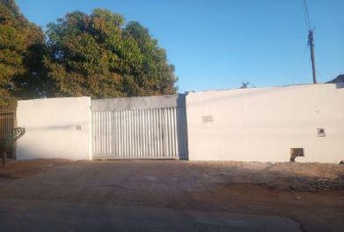 Casa com 3 quartos, suíte, garagem para 3 carros e área de serviço
