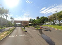 Casa ampla com 572m² construída em terreno de 964m², condomínio fechado