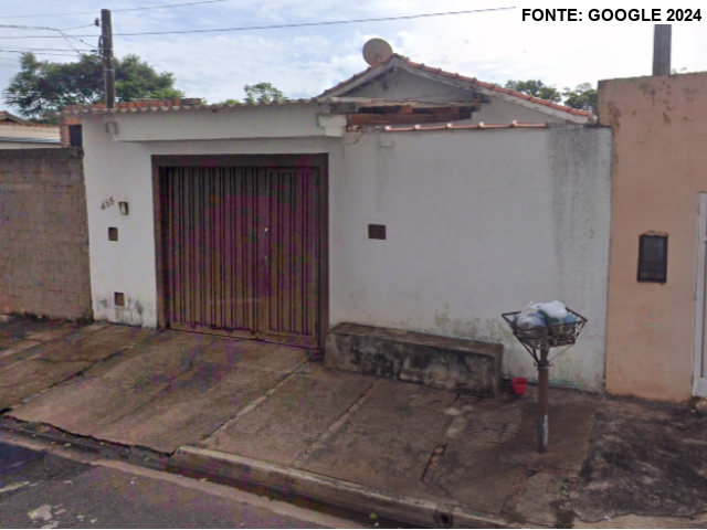 Casa com 2 dormitórios, 150,70m², muro alto e portão fechado