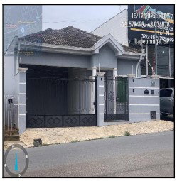 Casa com 219m² de área privativa e 300m² de terreno