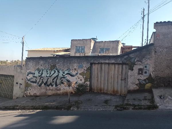 Casa com 2 quartos, 1 vaga e 150m² área privativa