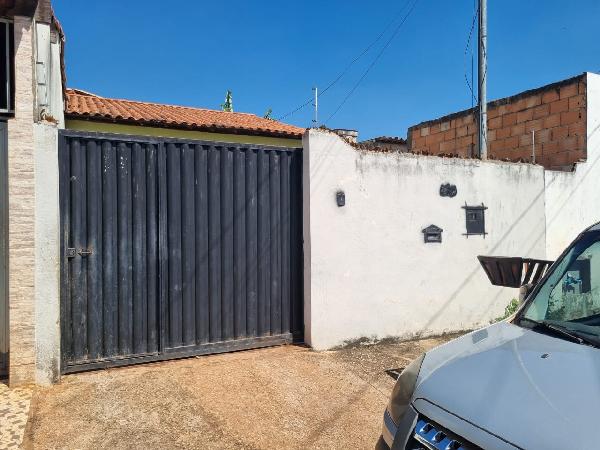 Casa com 2 Quartos e Varanda em Igarapé-MG