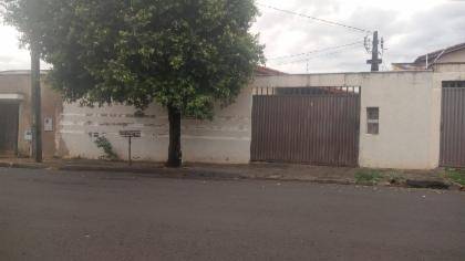 Casa com 282m² de área construída em Ituiutaba/MG - Oportunidade de Investimento