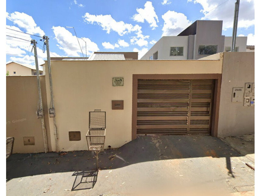 Casa com 3 quartos, 2 banheiros e 180m² de área construída, localizada em Cidade Ocidental