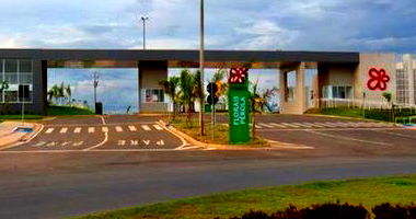 Lote Urbano em Condomínio Fechado com 180m²