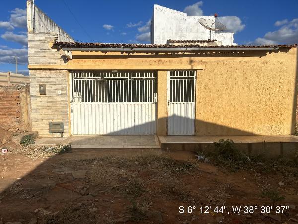 Casa com 2 Quartos e 1 Vaga em São Miguel