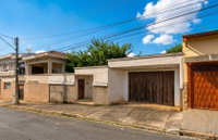 Casa com 2 dormitórios e área comercial no Centro