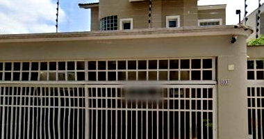 Casa padrão com 3 quartos e 3 banheiros, 296 m² construída, ocupada